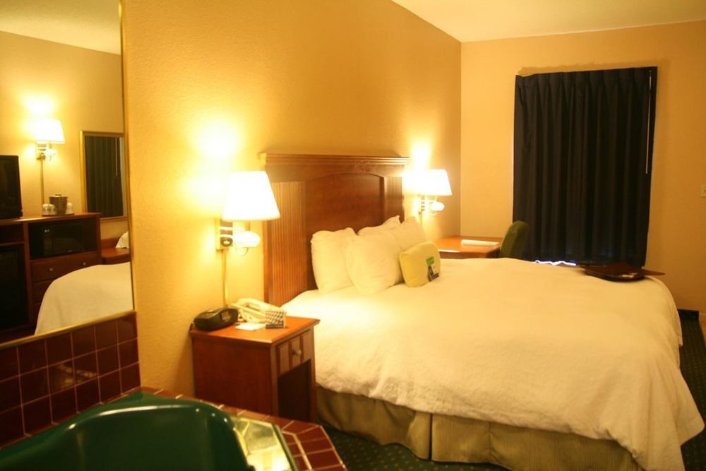 Econo Lodge Кордел Номер фото
